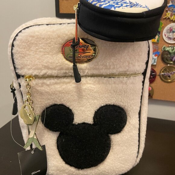 Our Universe Disney Mickey Mouse Ski Sherpa Crossbody Bag - NWT - Picture 5 of 7